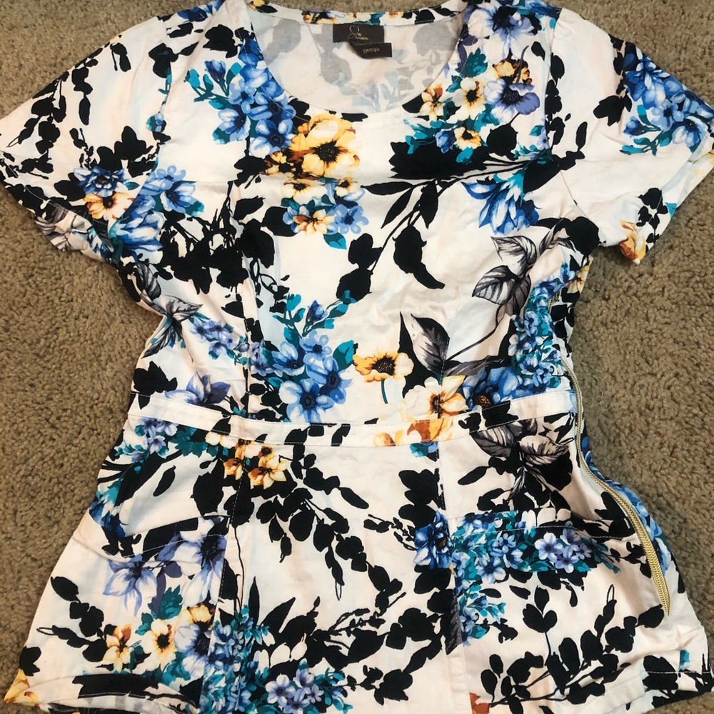 Jaanuu Scrub top